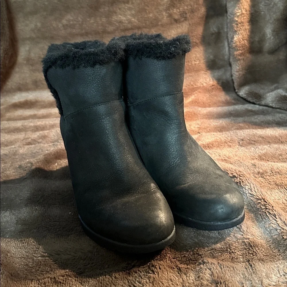 UGG Women's Waterproof Wedge Black Fur-Lined Boots Sz 6.5